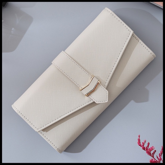 NEW MADELYN Multi Function Wallet - Picture 2 of 6